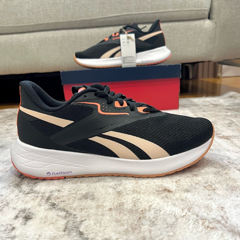 NWT Women’s Reebok Shoes Size 8.5